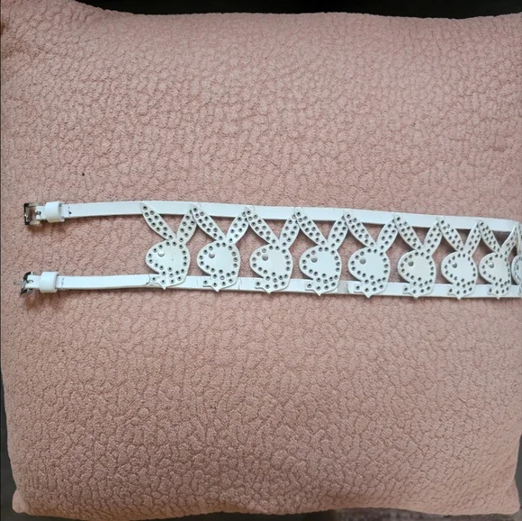 Vintage RARE Y2K AUTHENTIC Playboy White Leather Grommet Studded Belt Large Vintage RARE Y2K AUTHENTIC Playboy White Leather Grommet  main image 4